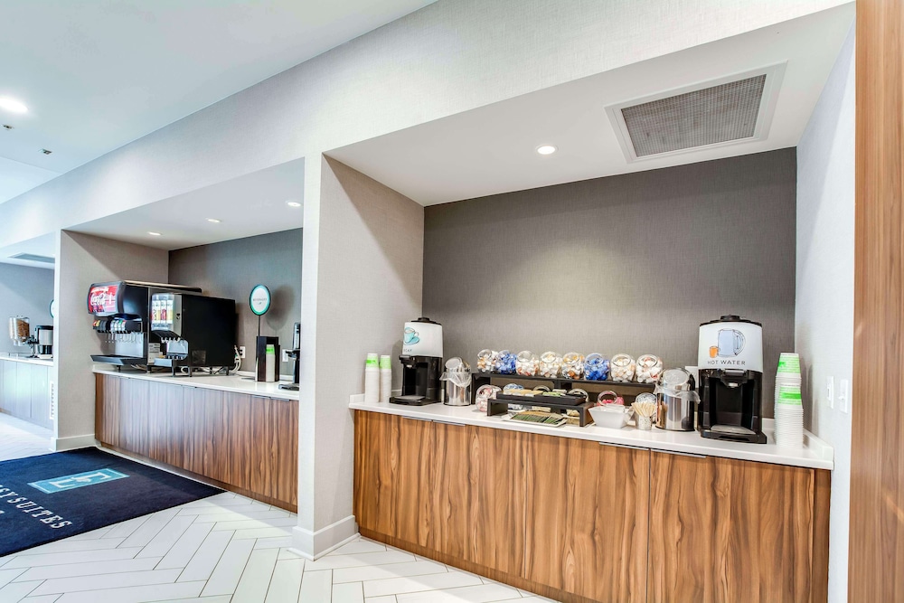 Embassy Suites Louisville East - photo 106
