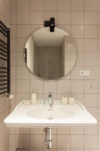 2BR luxury apartment with 2 Balconies in historic Tbilisi
