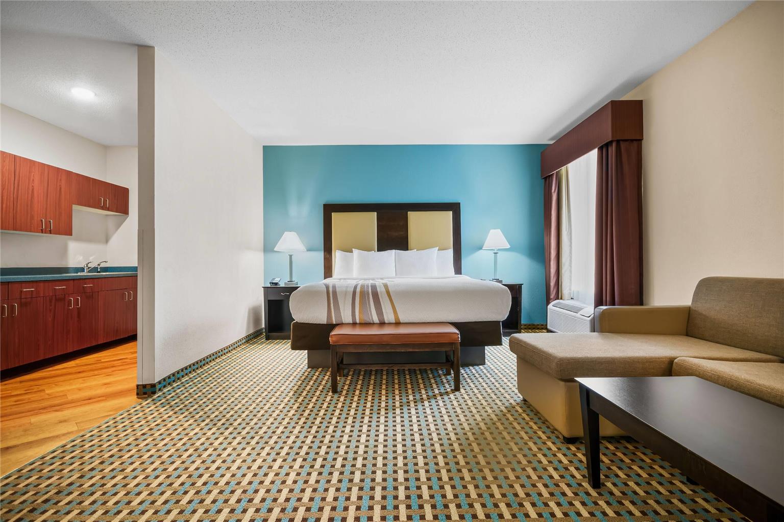 La Quinta Inn & Suites by Wyndham Stonington Mystic Area - photo 36