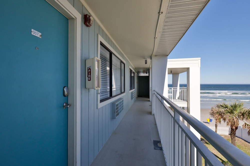 Coastal Waters Inn - photo 26