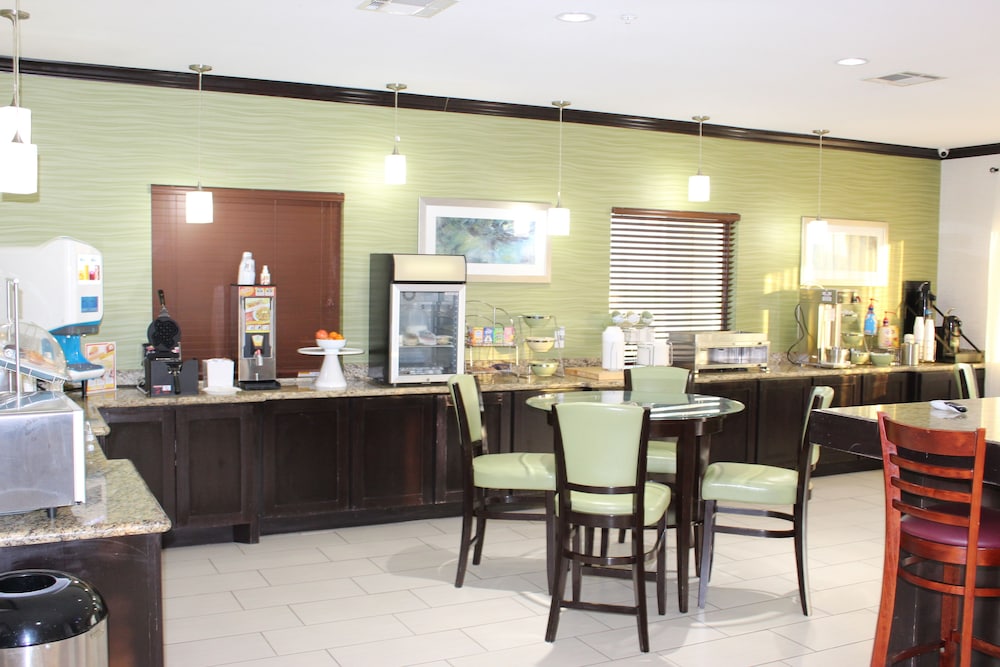 Horizon Inn & Suites Pearsall - photo 25