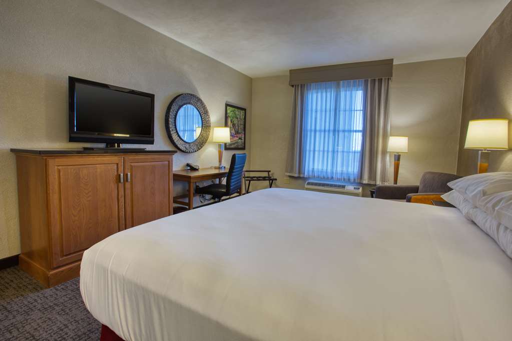 Drury Inn & Suites Near La Cantera Parkway - photo 13