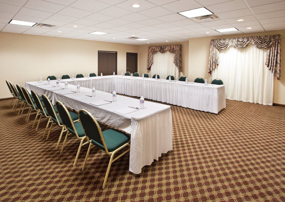 Holiday Inn Express Hotel & Suites Franklin Oil City by IHG - photo 35