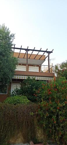 Δίπλα στο κύμα Βeside the wave - carbon neutral hotel in Unknown City