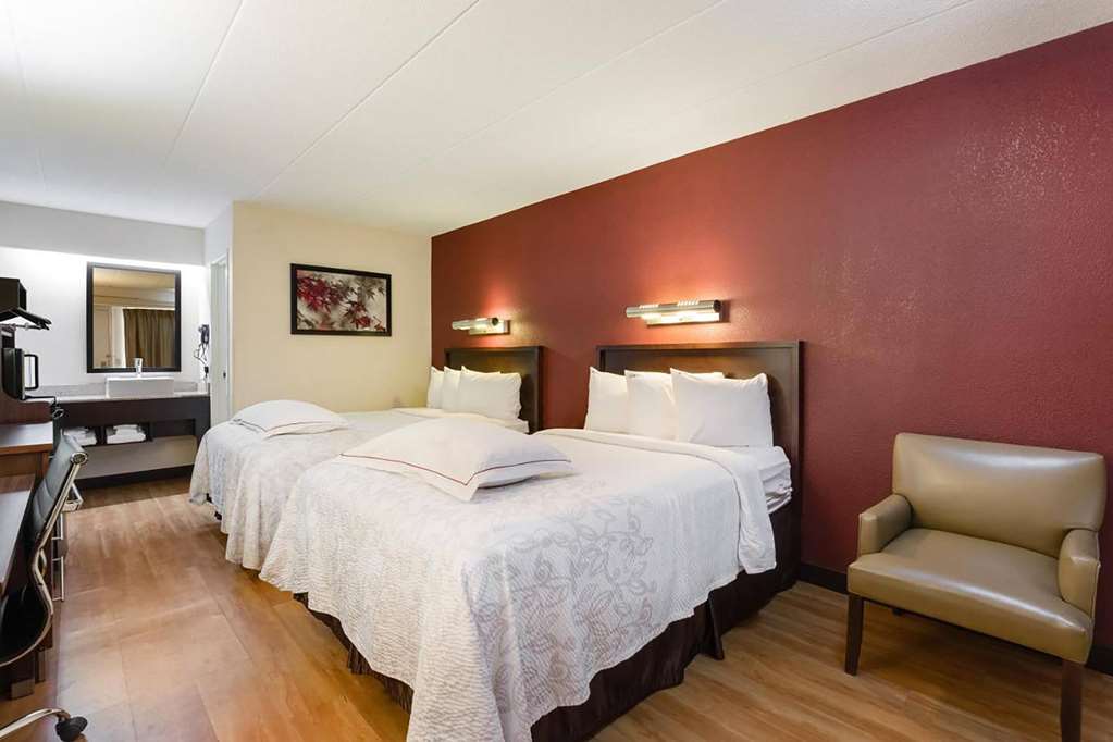 Super 8 by Wyndham Deerfield Northbrook - photo 13