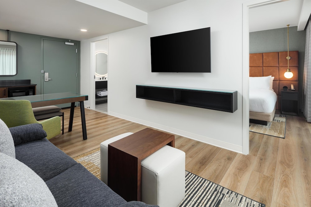 Embassy Suites By Hilton Chattanooga Downtown - photo 29