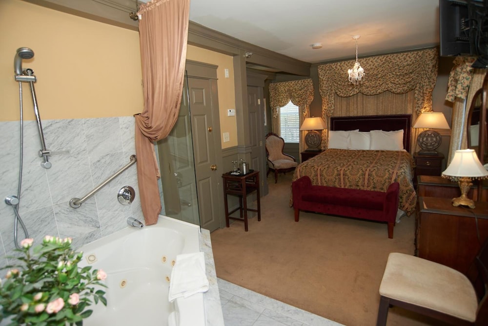 Bellevue Manor - photo 30