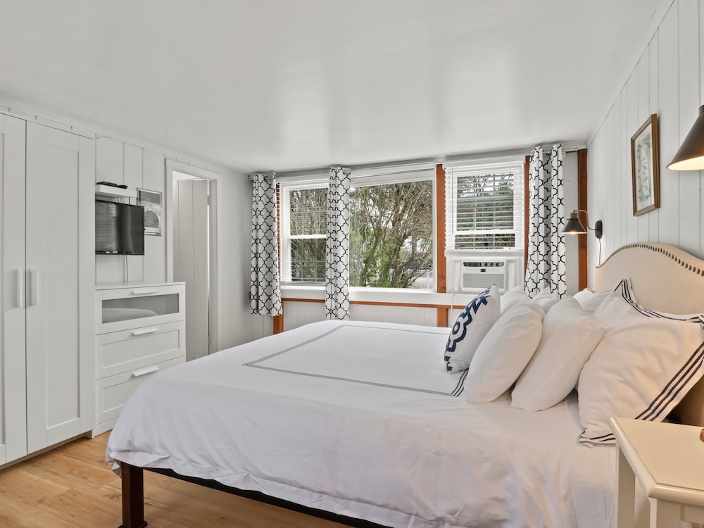 The Seagrove Suites & Guest Rooms - photo 14