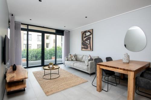 Luxury Bellagio 002 with Sea Views and Inverter — 4-Star Luxury Hotel in Durban, South Africa