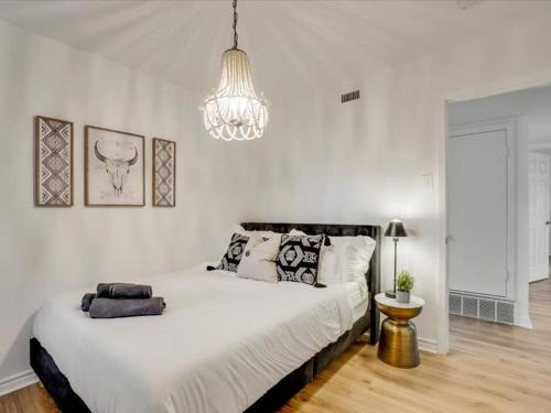 Posh 6BR 2 5BA Holiday Home with Pool Media Game Room & Hot Tub — 4-Star Luxury Hotel in Dallas, United States