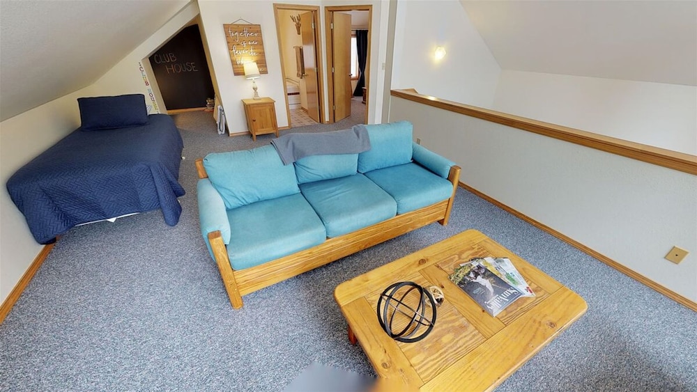Longhorn Hideaway by Casago McCall Donerightmanagement - photo 12