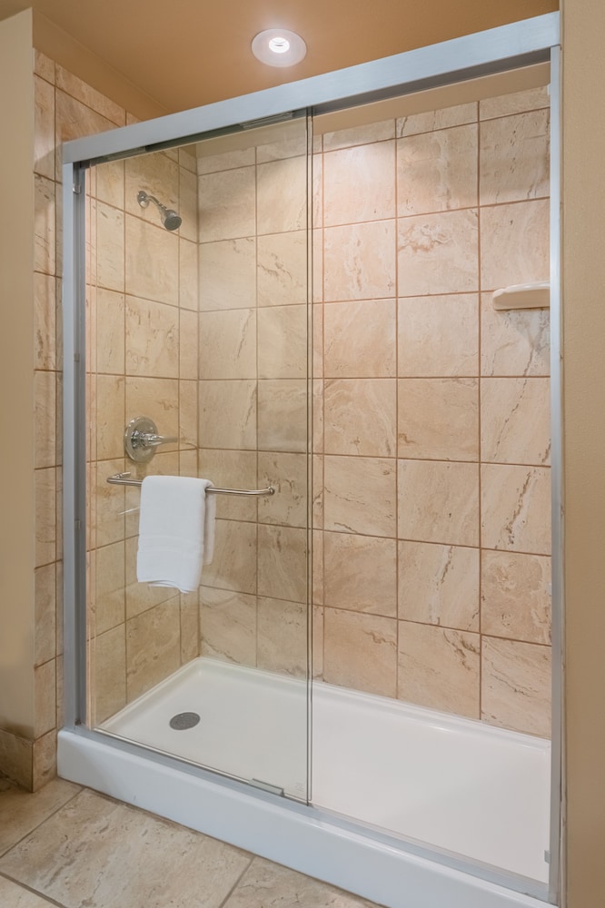 Landmark Suites - photo 17