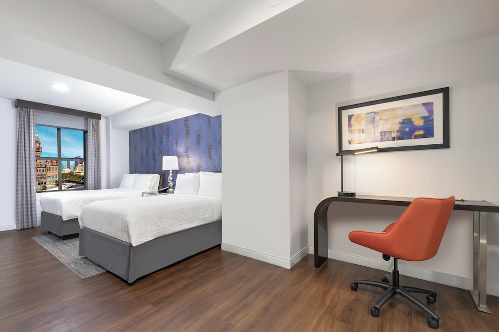 Holiday Inn Express Dallas Downtown - photo 33