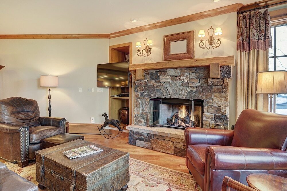 Luxurious 2 Bedroom0 Feet From The Slopes Condo by RedAwning — 4-Star Luxury Hotel in Avon, United States