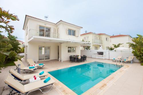 Pernera Holiday Villa 588 — 4-Star Luxury Hotel in Paralimni, Cyprus