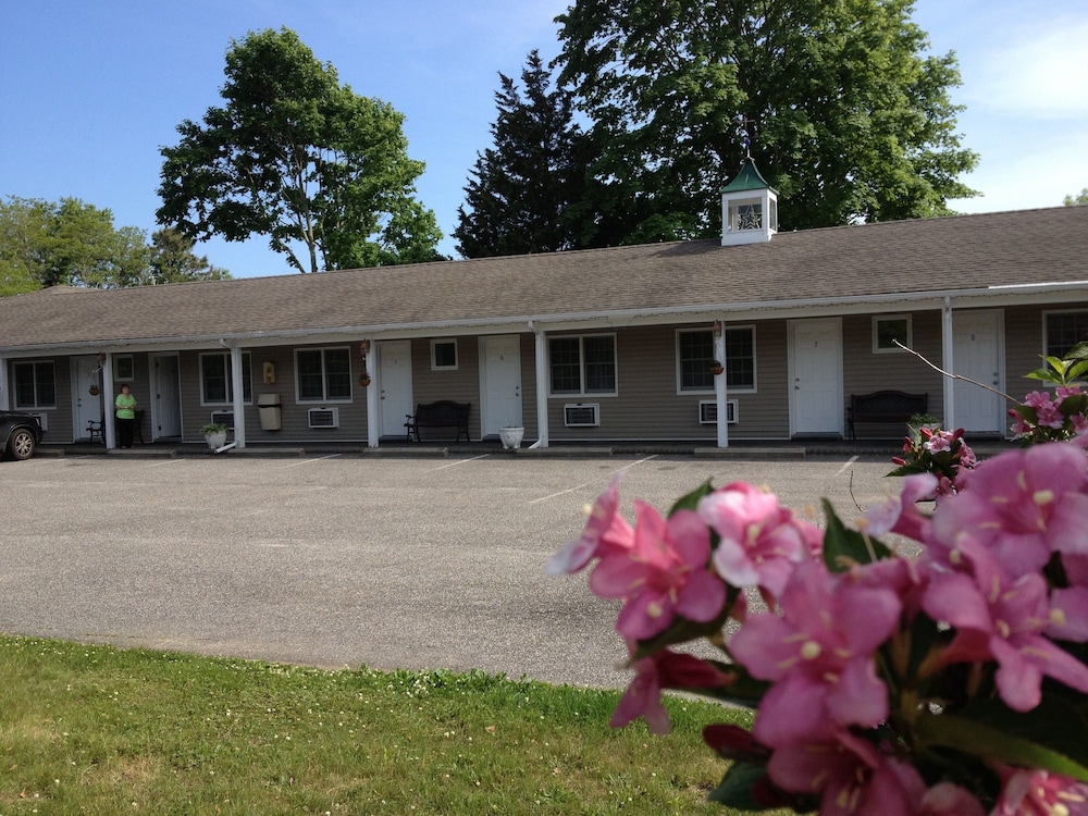Westhampton Seabreeze Motel - photo 32