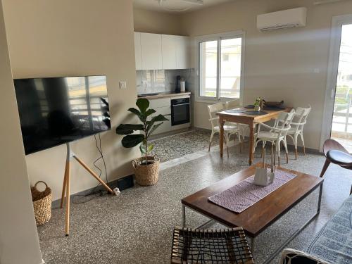 Mz Apartment — 4-Star Luxury Hotel in Nea Peramos, Greece