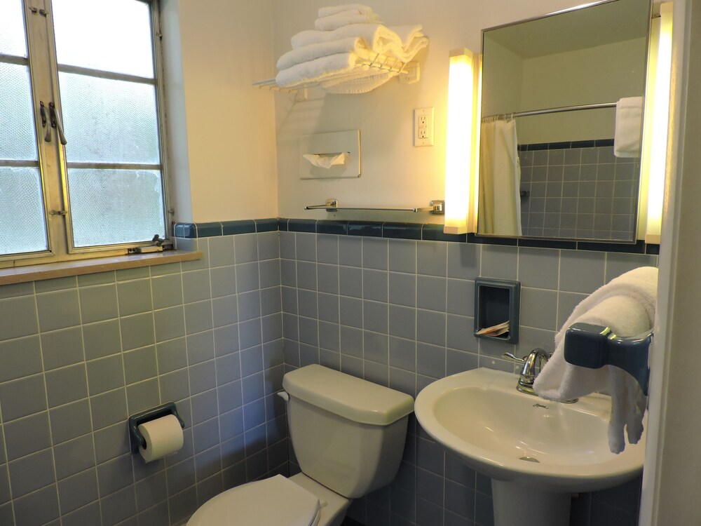 The Golden Inn - photo 24