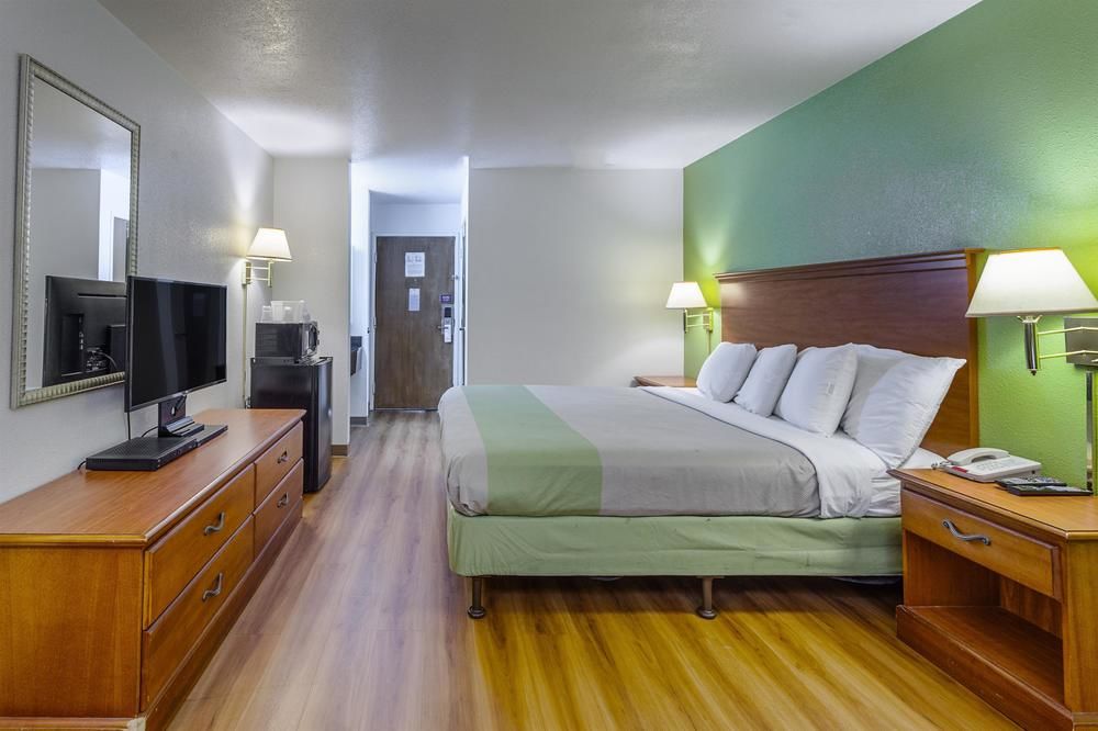Motel 6 - photo 29