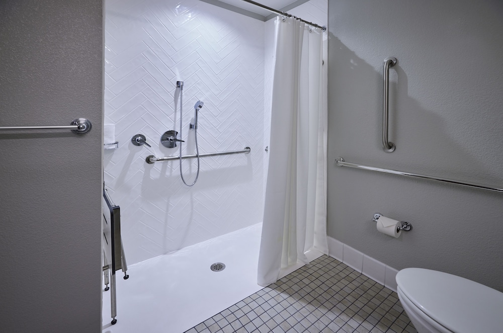 TownePlace Suites by Marriott Medford - photo 19