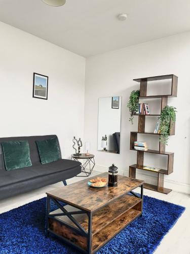 Cosy Prenton home near Tranmere Club and Liverpool — 4-Star Luxury Hotel in Birkenhead, United Kingdom