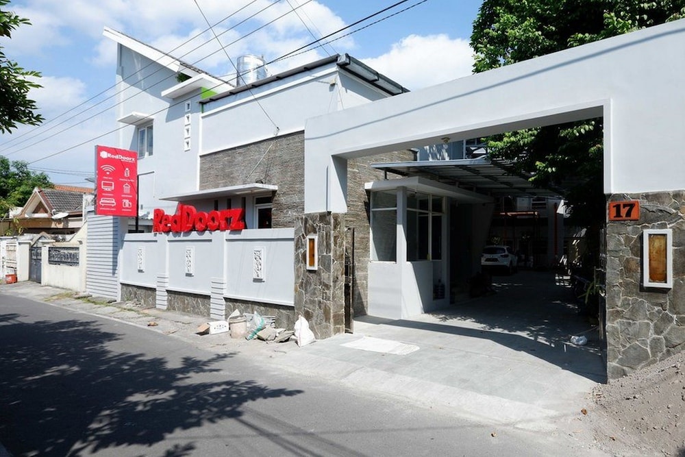 Reddoorz Near Solo Square 3 — Surakarta