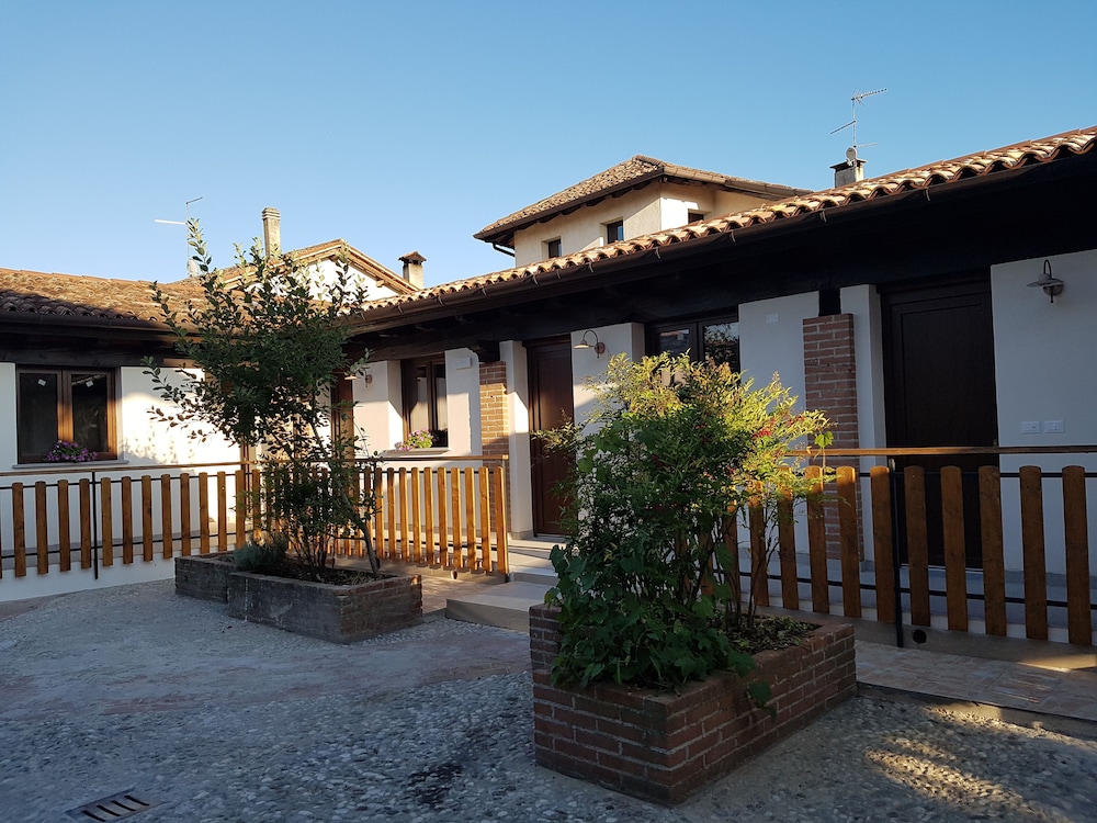 Al Fienile — hotel in Remanzacco