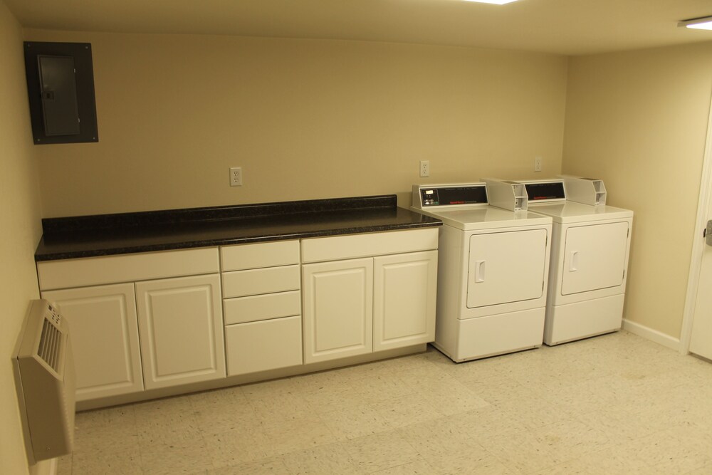 Boarders Inn & Suites by Cobblestone Hotels Syracuse - photo 19