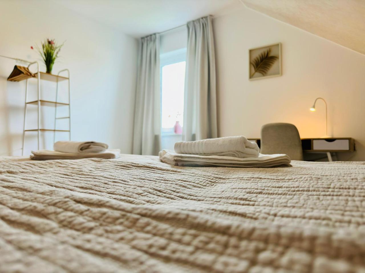 Modern Wohnen mit SmartTV Arbeitsplatz und Küche — Bad Oeynhausen — photo 4