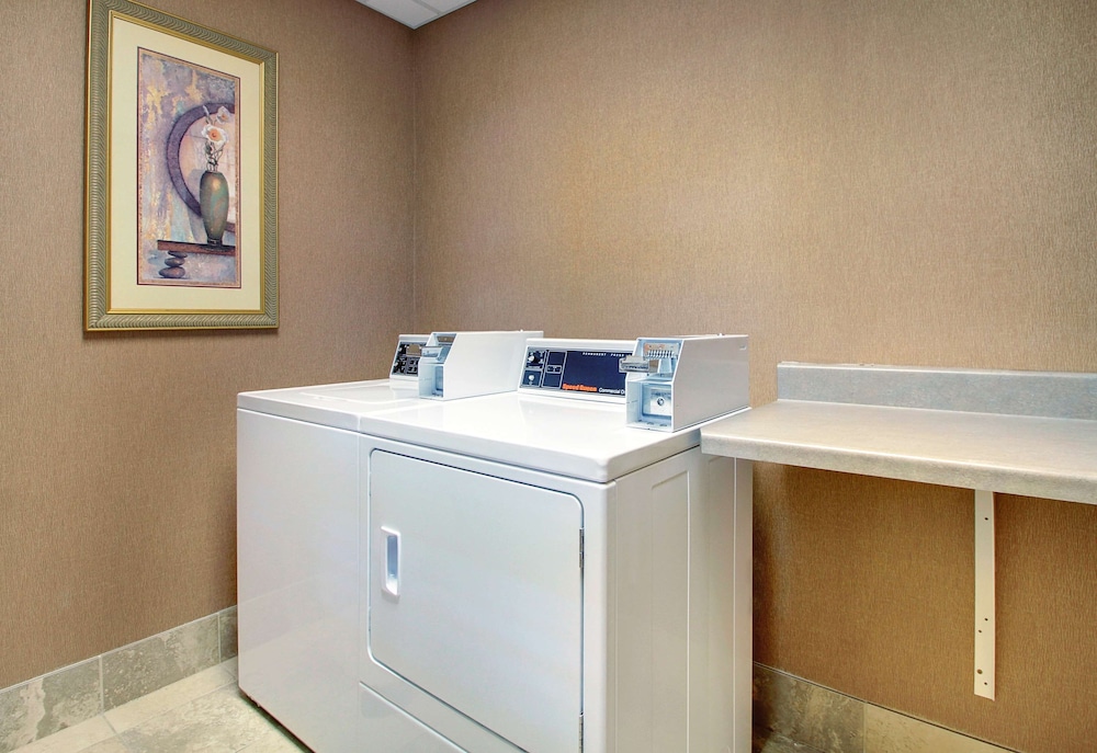 Hampton Inn & Suites West Bend - photo 32