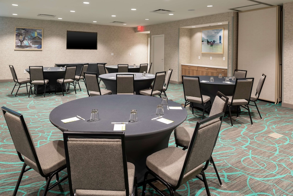 Home2 Suites by Hilton Appleton - photo 28