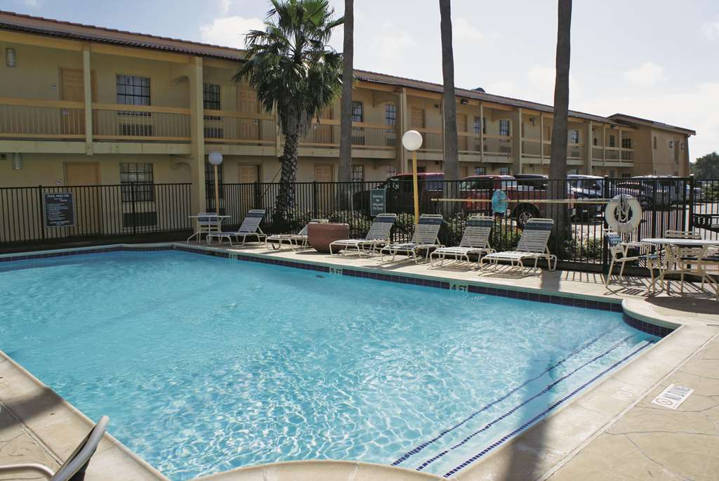 La Quinta Inn by Wyndham Clute Lake Jackson - photo 9