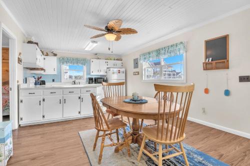 The Beach Fact Oar by Oak Island Accommodations - photo 42