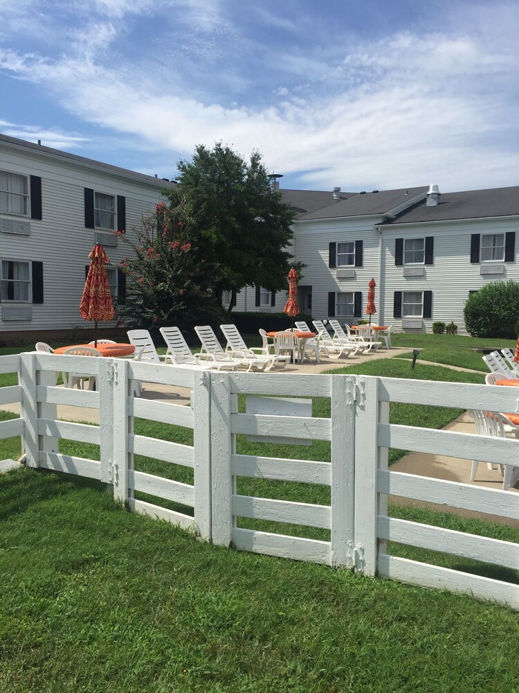 Breckinridge Inn - photo 10