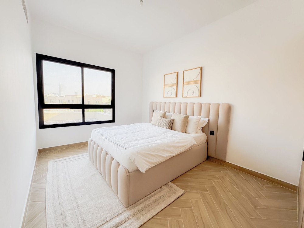 Designer Furnished Villa Luxury Finishes — 4-Star Luxury Hotel in Dubai, United Arab Emirates