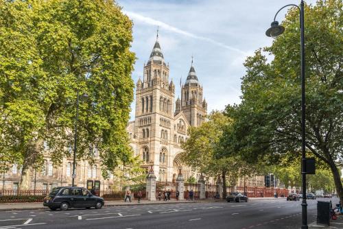 SouthKen Palace Suites — 4-Star Luxury Hotel in London, United Kingdom
