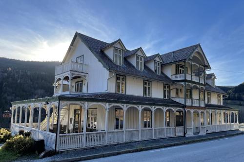 Heidal Hotel — Unknown City — photo 4