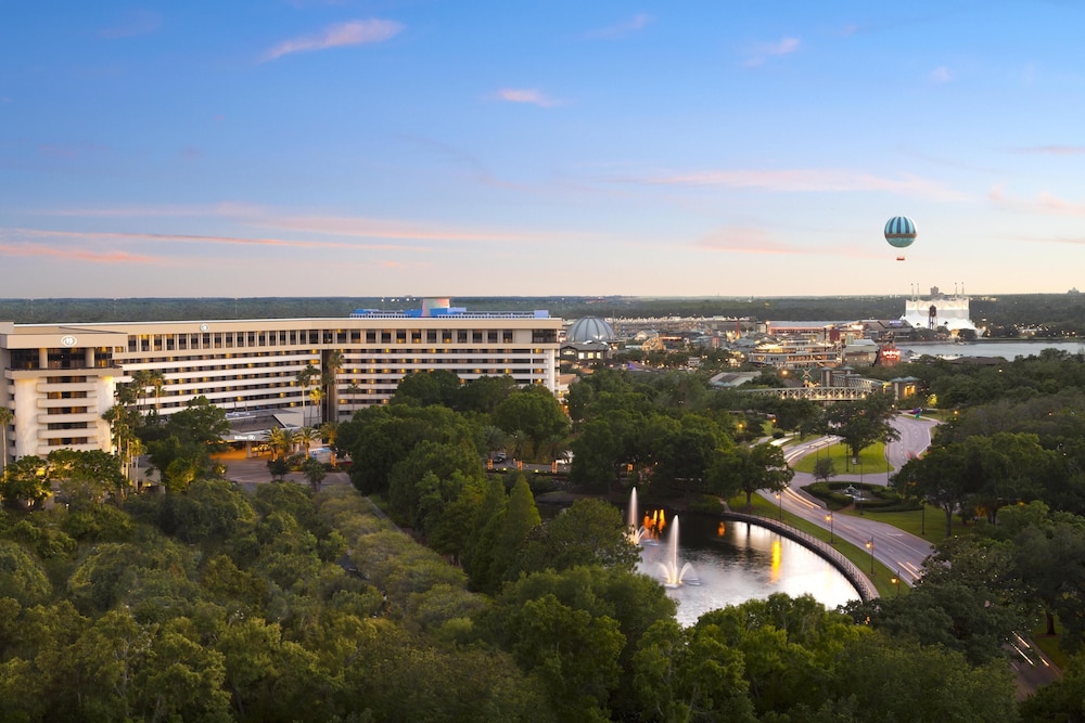 Hilton Orlando Lake Buena Vista Disney Springs Area — 4-Star Luxury Hotel in Lake Buena Vista, United States