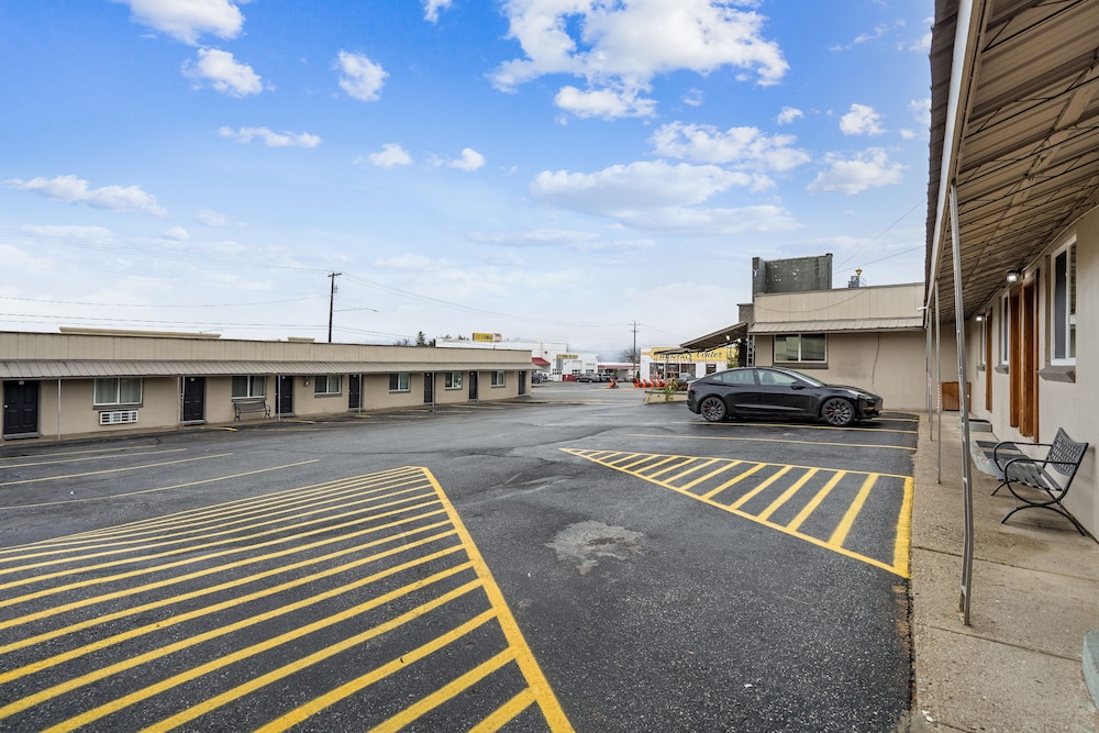 Selkirk Motel - photo 55