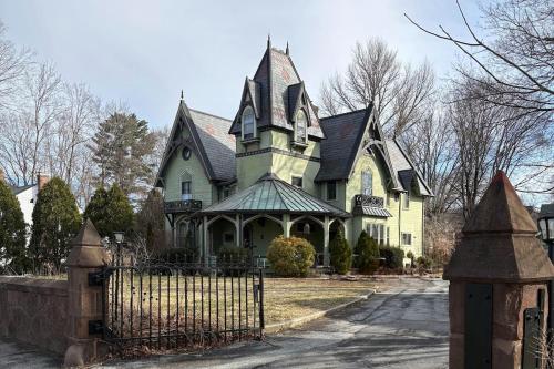 The Converse Castle — 4-Star Luxury Hotel in Norwich, United States