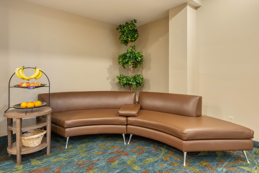 Candlewood Suites Fort Myers Sanibel Gateway by IHG - photo 26