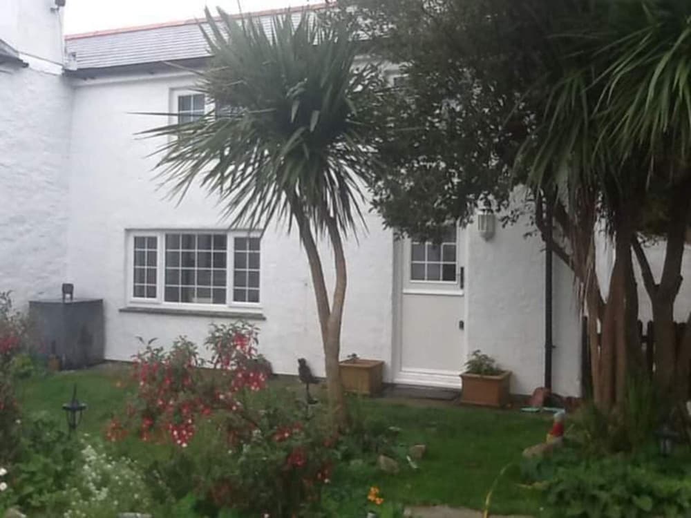 Lovely 3 bed Annex Located on a Working Farm in Redruth, United Kingdom
