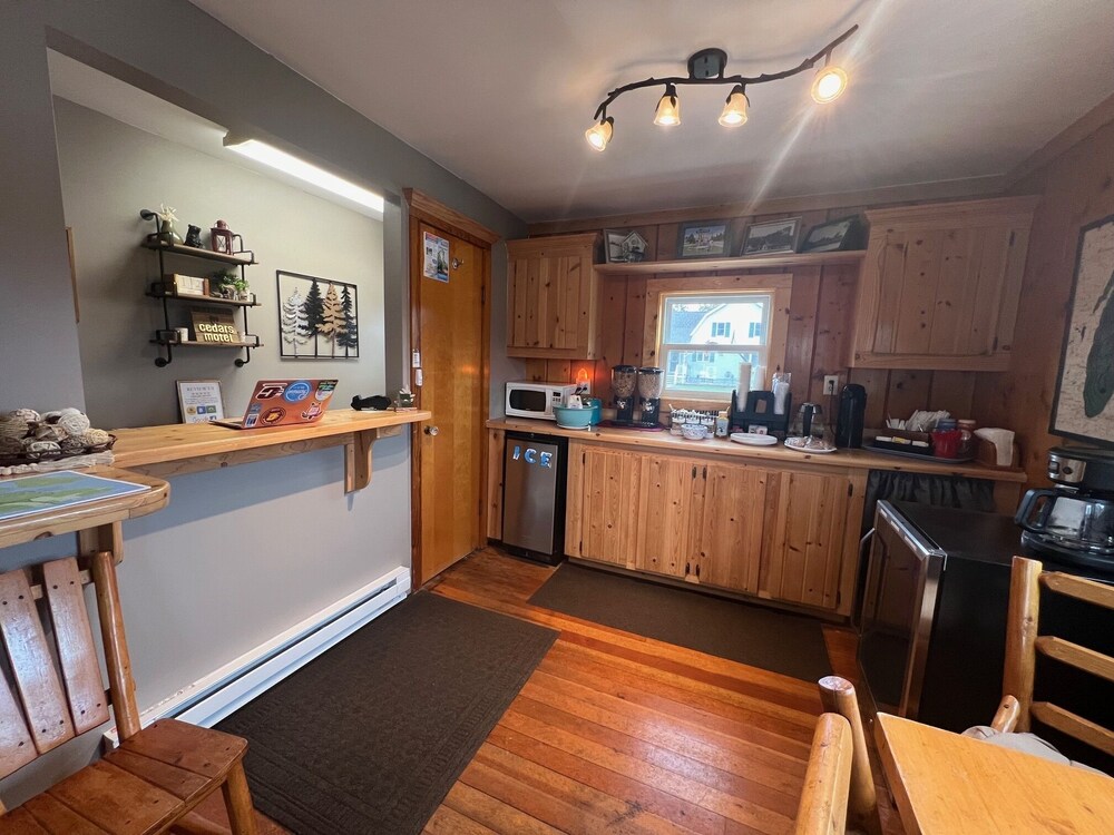 Cedars Motel - photo 2