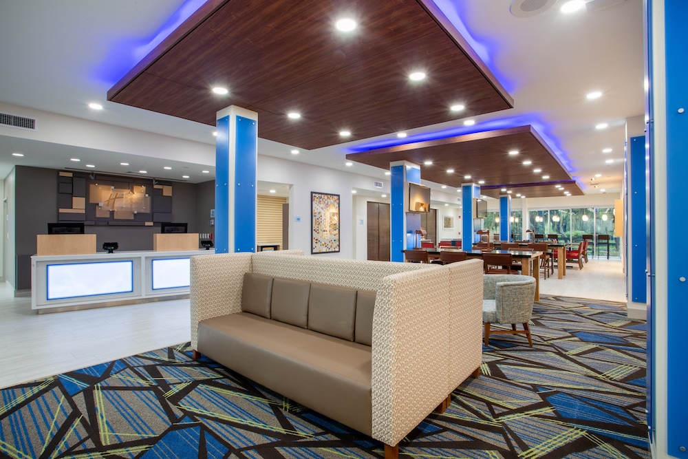 Holiday Inn Express & Suites Deland South by IHG - photo 34