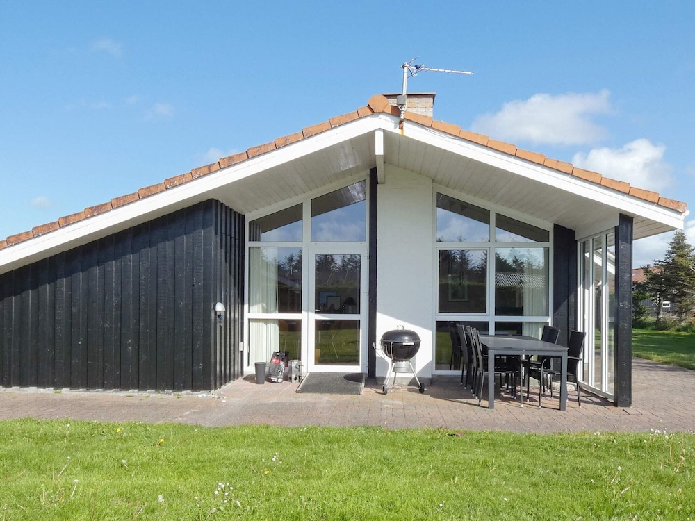 10 person holiday home in Løkken By Traum — 4-Star Luxury Hotel in Lokken, Denmark