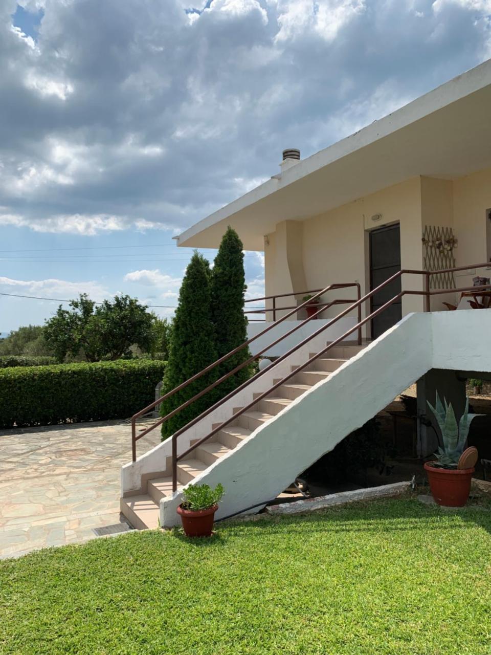 Lefkandi Family House — 4-Star Luxury Hotel in Chalkida, Greece