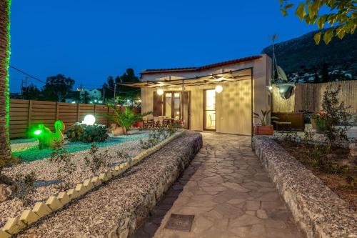 Rena's Rustic retreat - last minute hotel in Unknown City