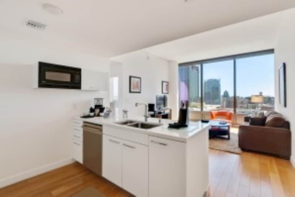 Global Luxury Suites at Figueroa Street - photo 9