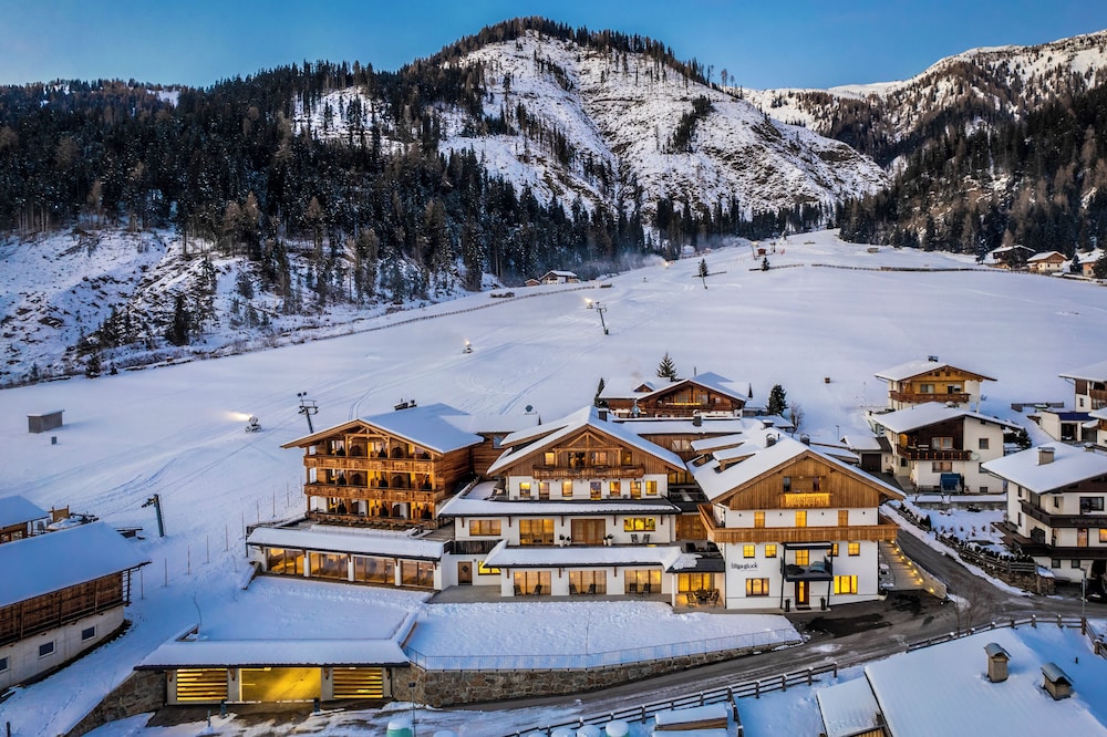 Tillga Glück 4 stars - carbon neutral hotel in Obertilliach