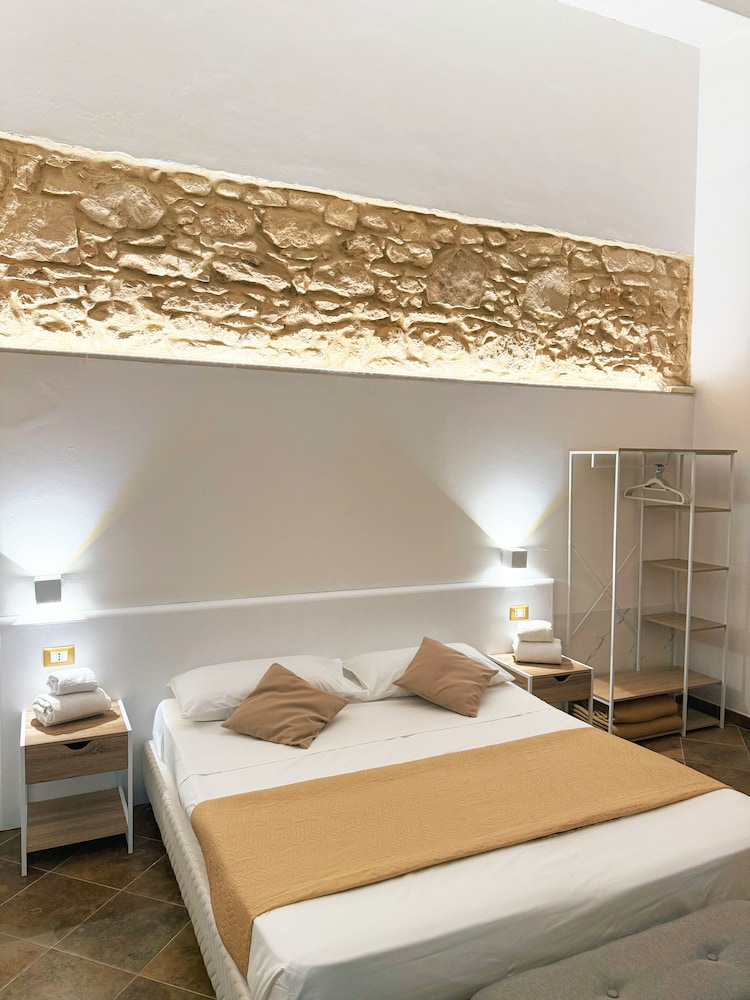 Agriturismo Balcone Mediterraneo Camere — 4-Star Luxury Hotel in Ragusa, Italy